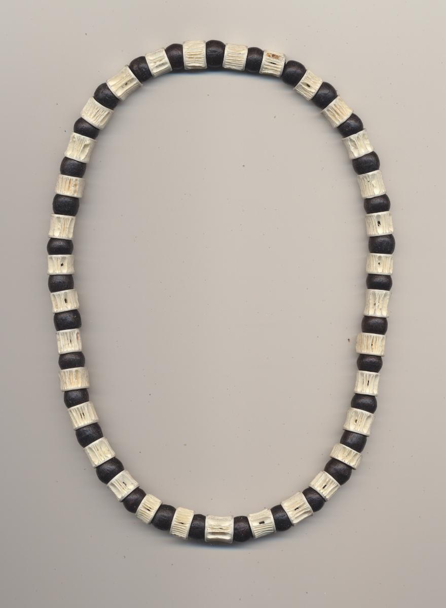 Necklace for boys made of fish vertebrae and wooden beads from Salvatierra, Mexico, length 18'' 45cm.